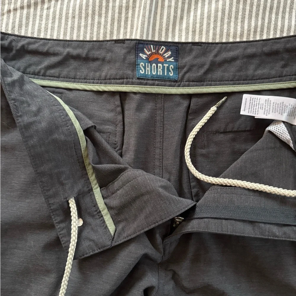 Faherty Men's Dark Charcoal Flat-Front Performance Shorts